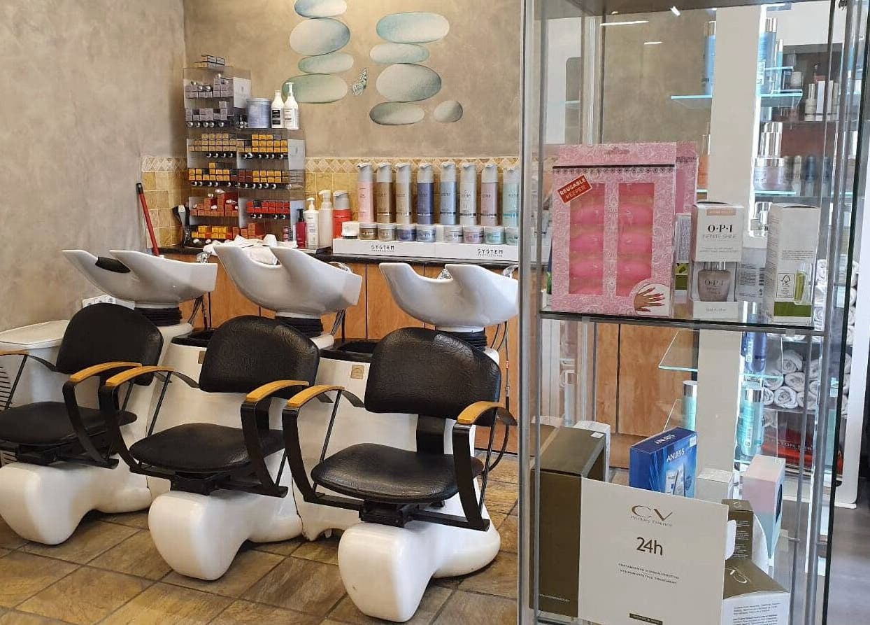 Interior moderno de Karpe Peluquerías - Pozuelo, en Pozuelo De Alarcón, Comunidad De Madrid, ES.