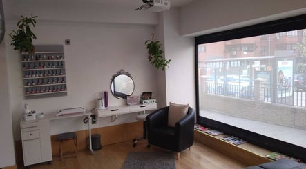 Espacio acogedor en Karpe Peluquerías - Vaguada, Madrid, Comunidad De Madrid, ES para tratamientos de belleza.