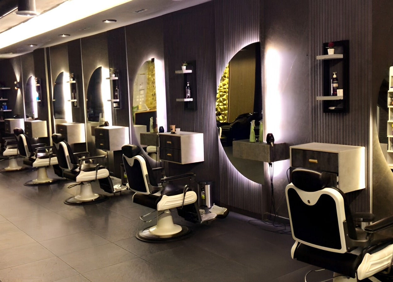 Modern salon chairs and mirrors at Salon Blue Shadow, عمّان, محافظة العاصمة, JO.