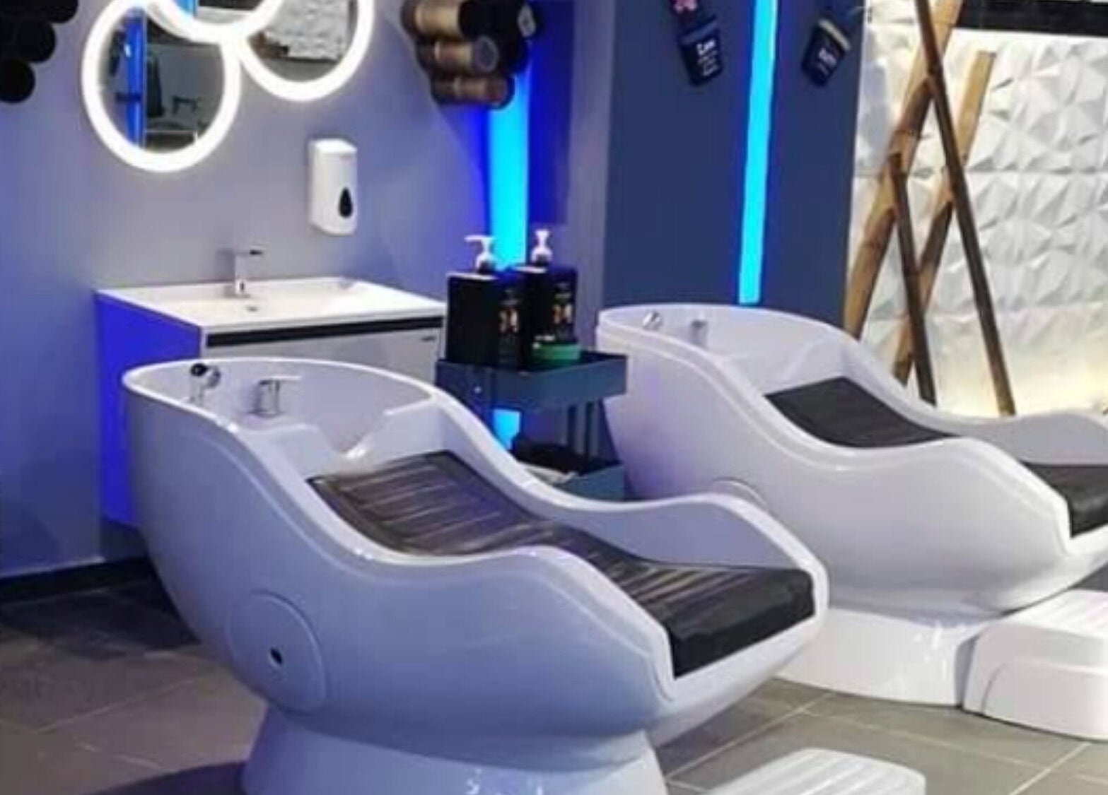 Modern wash stations at Salon Blue Shadow, عمّان, محافظة العاصمة, JO, offering a sleek and calming atmosphere.