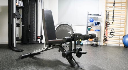Elinos Petrou Physiotherapy Center gym equipment in Strovolos, Lefkosia, CY for rehabilitation exercise.