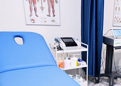 Elinos Petrou Physiotherapy Center, Strovolos, Lefkosia, offers modern therapy equipment and a comfortable treatment bed.