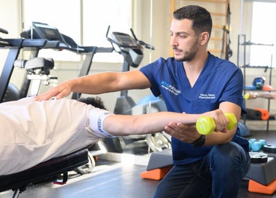 Therapist at Elinos Petrou Physiotherapy Center assisting with exercises in Strovolos, Lefkosia, CY.