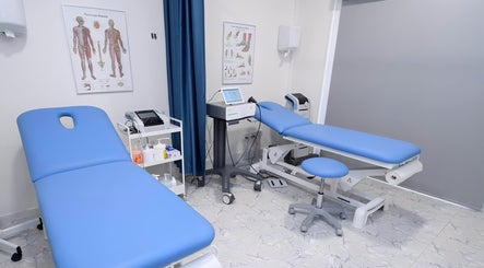 Elinos Petrou Physiotherapy Center in Strovolos, Lefkosia, features advanced therapy equipment and serene treatment rooms.