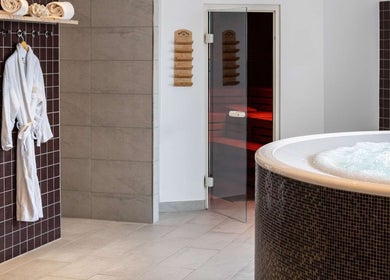 Pullman Fit & Spa Lounge in Stuttgart, Baden-württemberg, DE offers a serene spa with robes, hot tub, and sauna.
