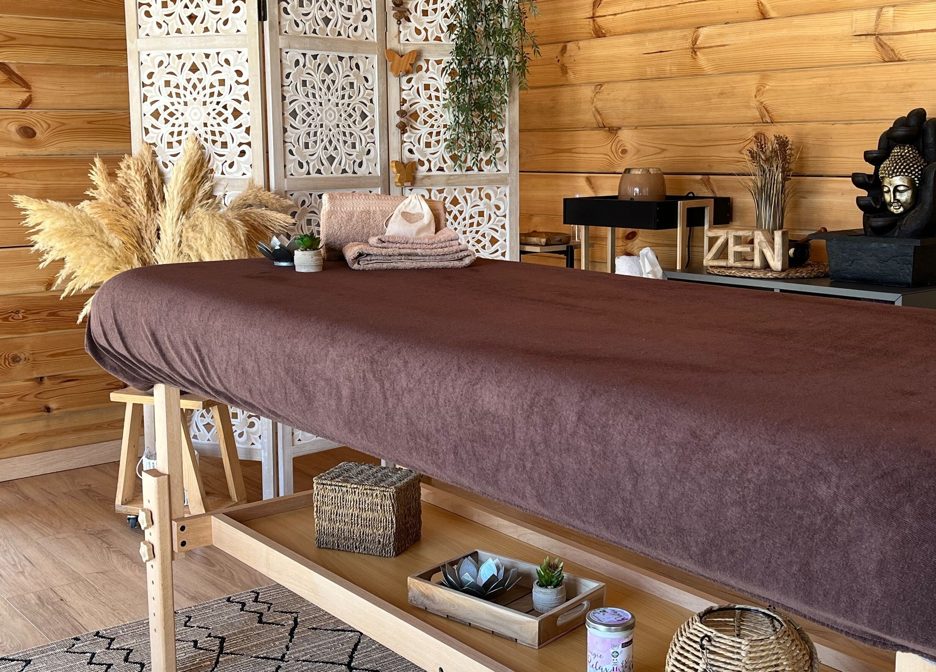 Salle de massage apaisante chez Equilibre & Harmonie by FD à Pierrelatte, Auvergne-rhône-alpes, FR.