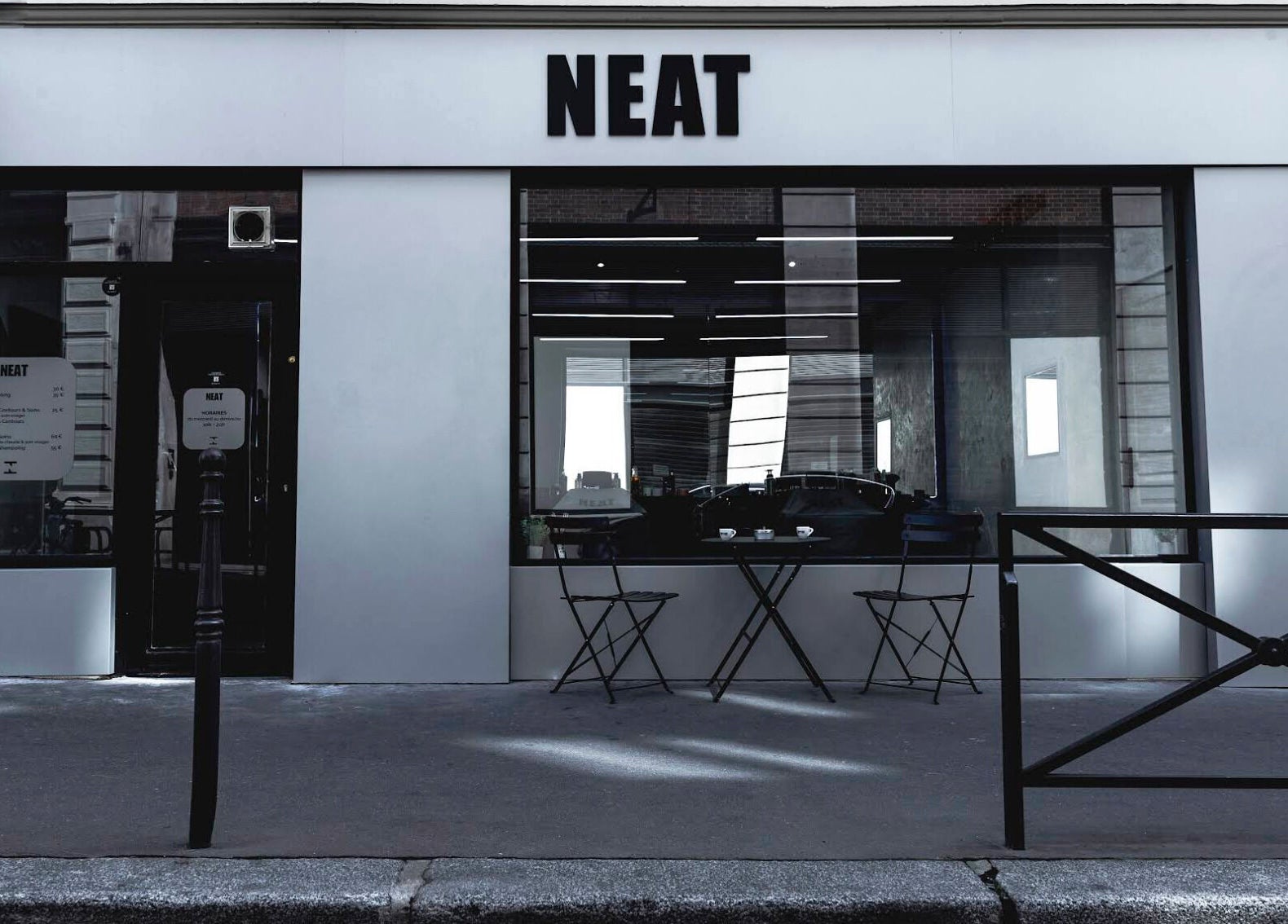 Exterior of Yanis - NEAT, a modern beauty and wellness venue in Paris, Île-de-France, FR.