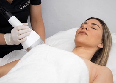 Woman receiving body contouring at Bimini Body Contouring, Melbourne, Victoria, AU.