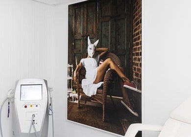 Modern interior of Bimini Body Contouring, Melbourne, Victoria, AU, featuring art and contouring machine.
