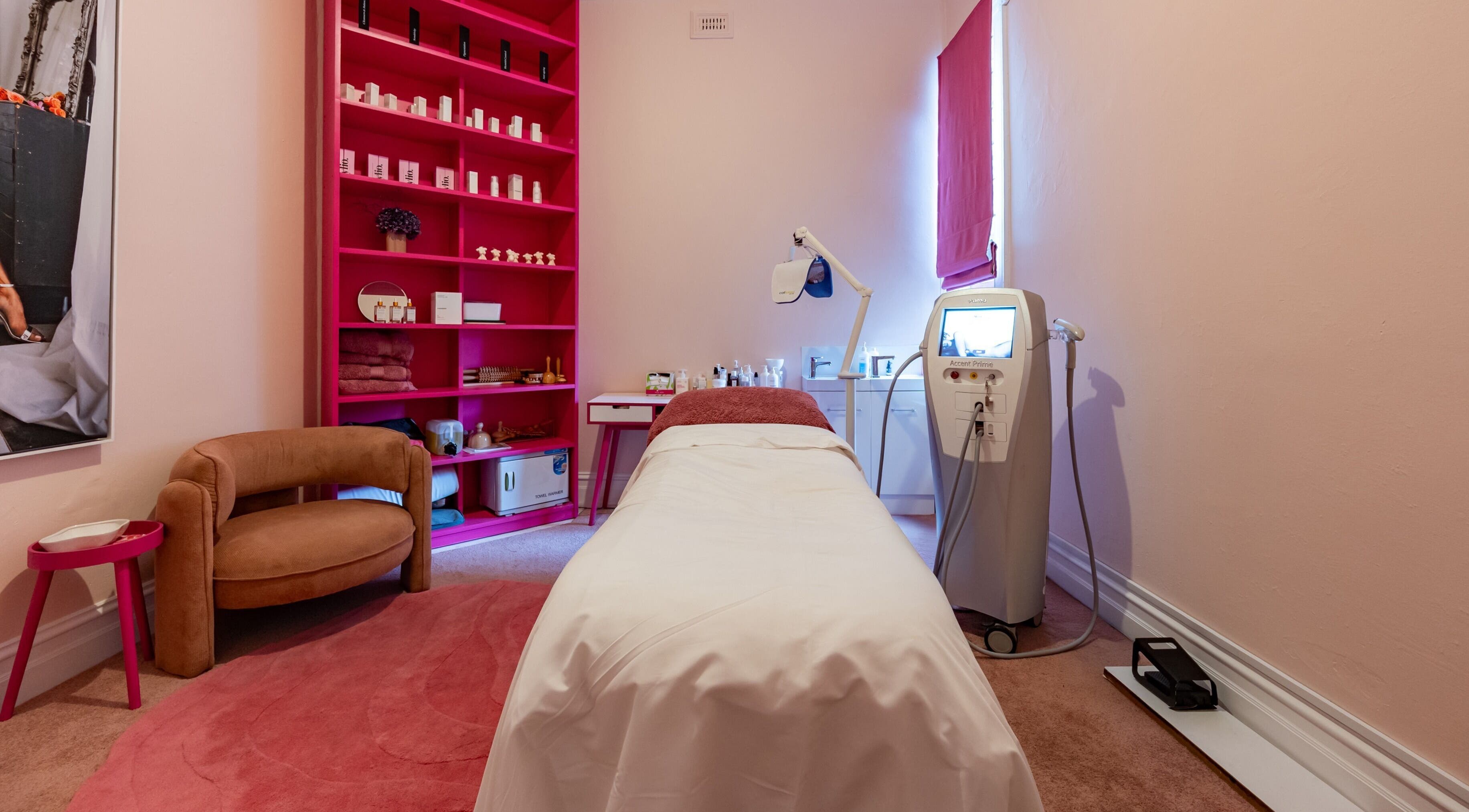 Treatment room at Bimini Body Contouring in Melbourne, Victoria, AU, featuring pink decor and modern equipment.