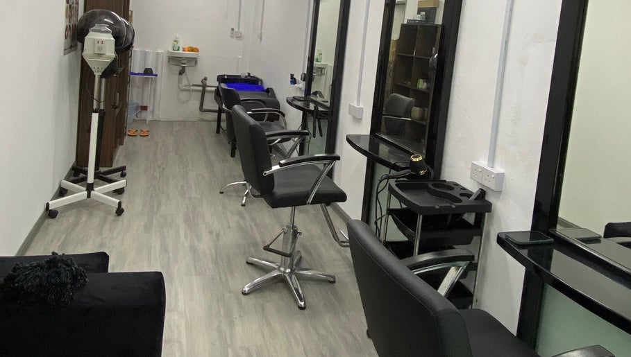 Modern salon chairs and mirrors at Rich Salon Muslimah, Kota Bharu, Kelantan, MY, offering stylish hair services.