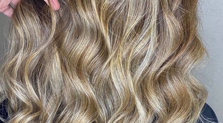 Immagine 3, PRIVÉ HAIRDRESSING