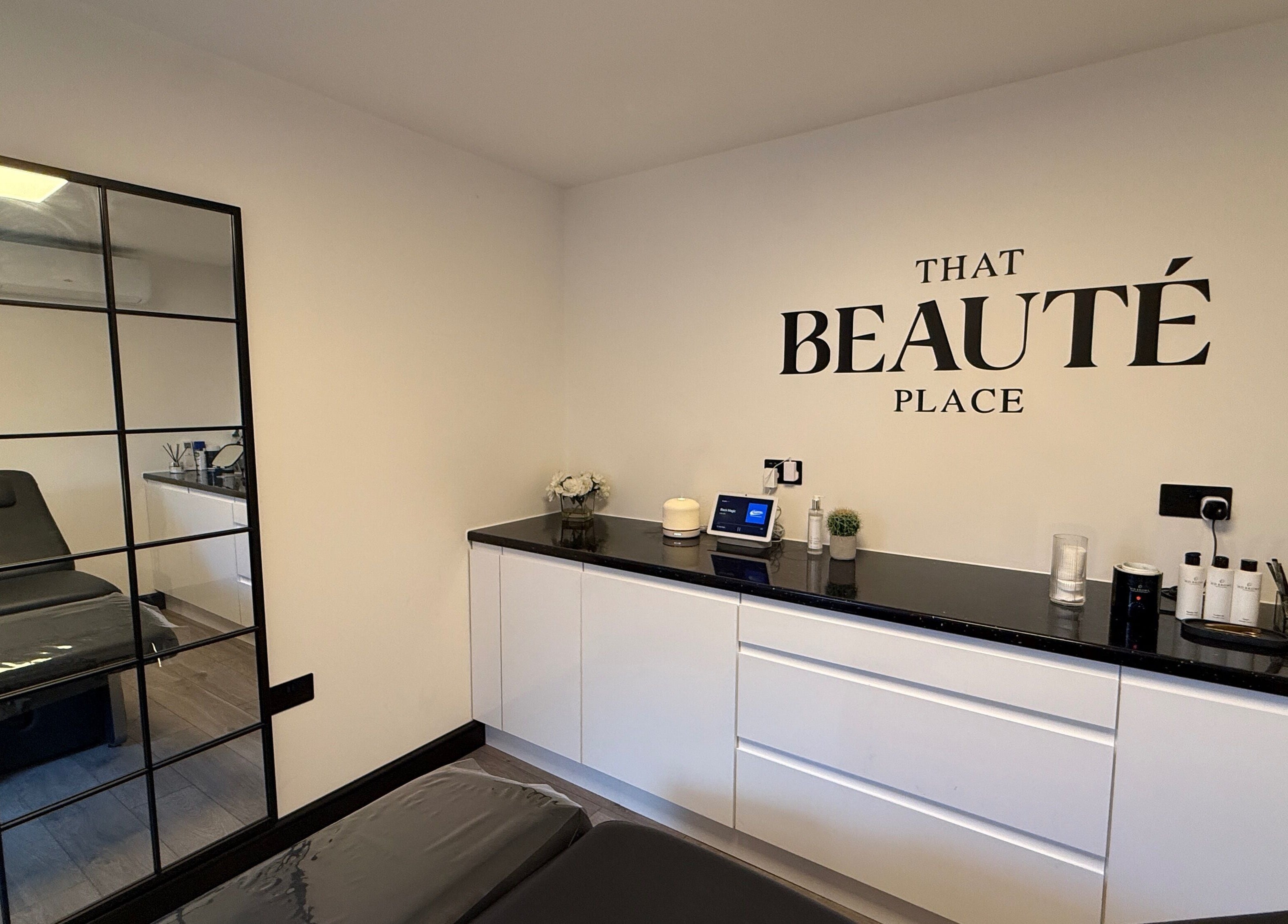 Elegantly designed room at That Beaute Place, Alconbury, England. Includes sleek furniture and modern decor.