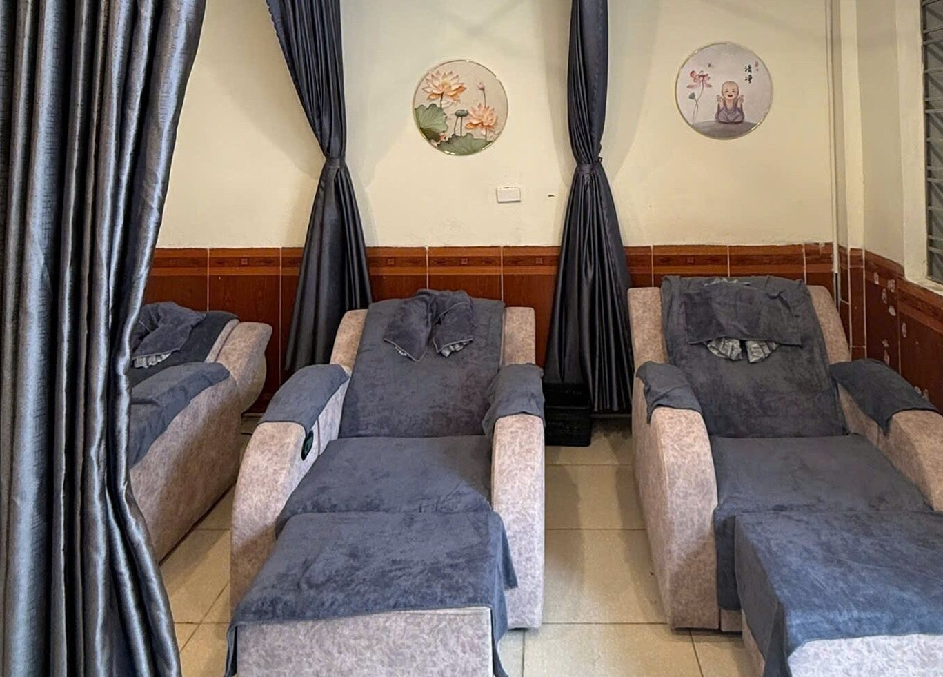Phòng thư giãn với ghế massage tại Senviet Spa Care, Hà Nội, Hà Nội, VN.