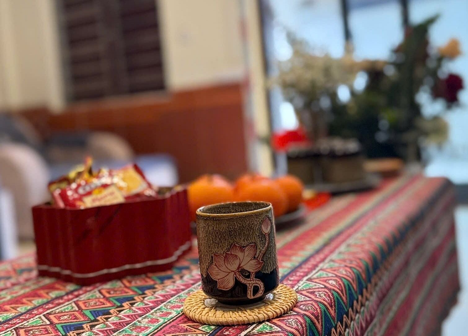 Không gian ấm áp với trà và đồ ăn nhẹ tại Senviet Spa Care, Hà Nội, VN.