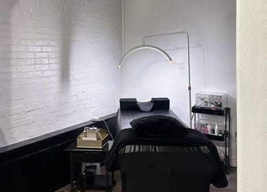 Cozy spa treatment room at Mariah Savis Artistry, Mabank, Texas, US, featuring a comfortable table and ambient lighting.