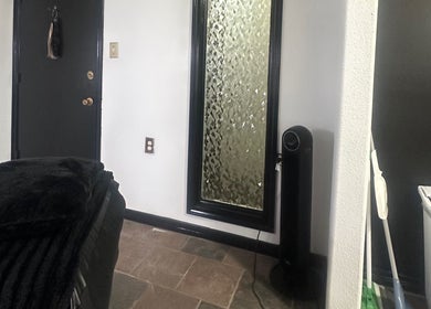 Modern and serene interior of Mariah Savis Artistry in Mabank, Texas, US, featuring contemporary decor elements.