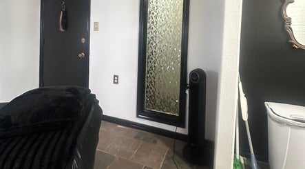 Modern and serene interior of Mariah Savis Artistry in Mabank, Texas, US, featuring contemporary decor elements.