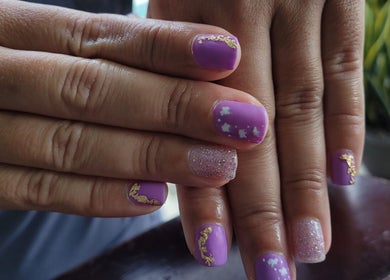 Lavender nail art with gold accents at Maestra of Divine Nail Art Inc., Brighton, St. George, VC.