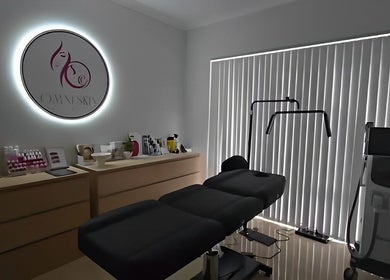 Modern treatment room at Omni Skin Clinic in Brabham, Western Australia, AU with sleek design and advanced equipment.