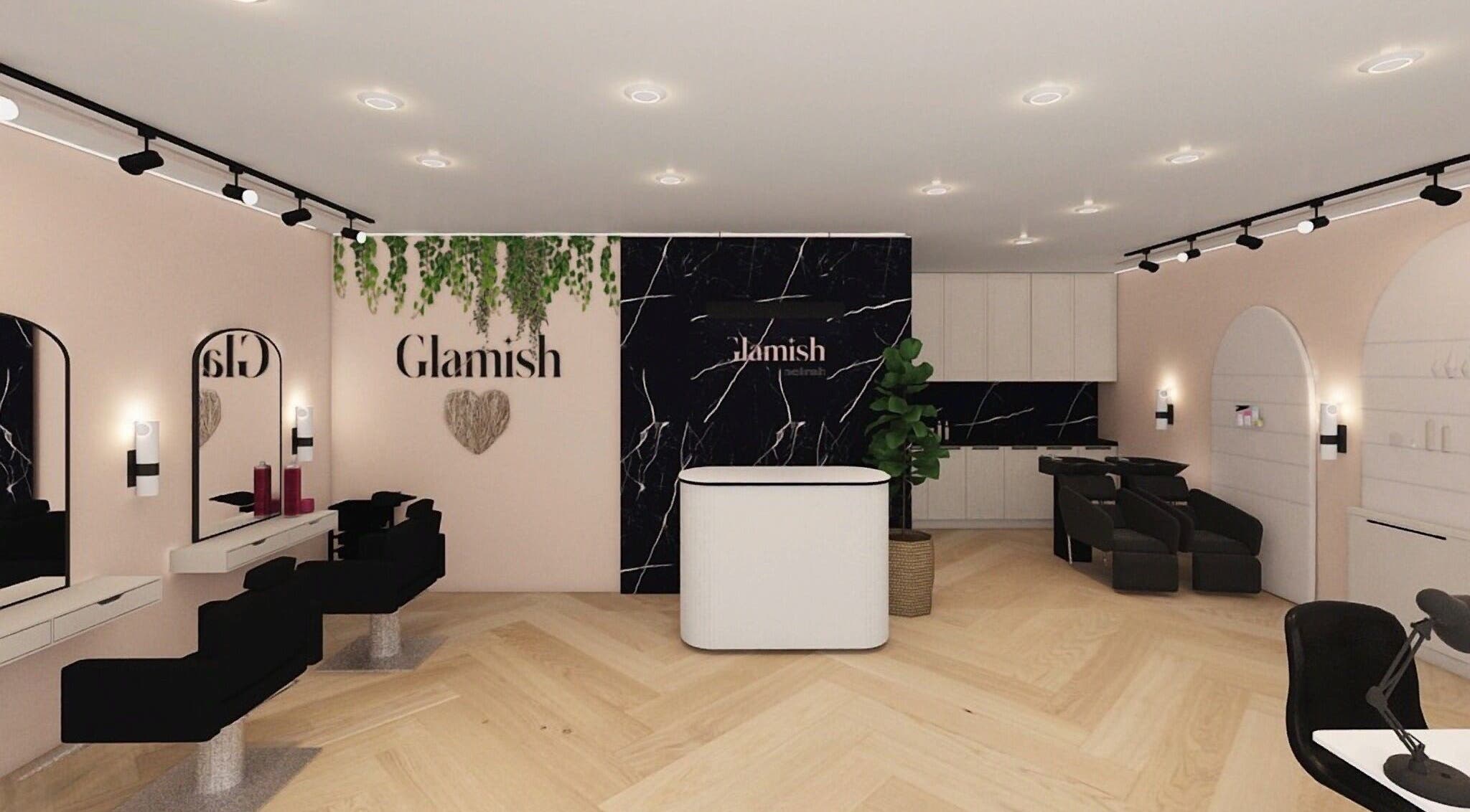 Elegant interior of Glamish Beauty Salon - Palm Jumeirah, دبي, دبي, AE, featuring modern decor and seating.