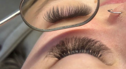 LashDiva image 2
