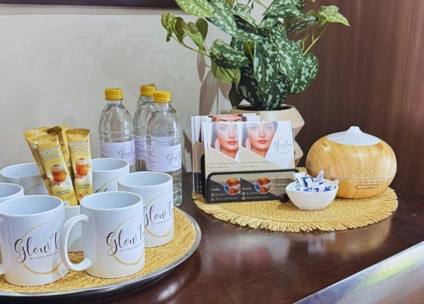 Refreshment area at Glow Tan Spray Tan Salon in Olifantsfontein, Gauteng, ZA with mugs and brochures.
