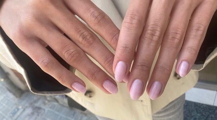 Gl0wynails image 3