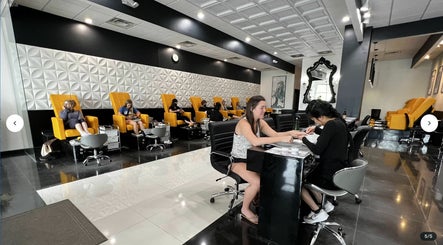 Shades Nail Bar slika 2