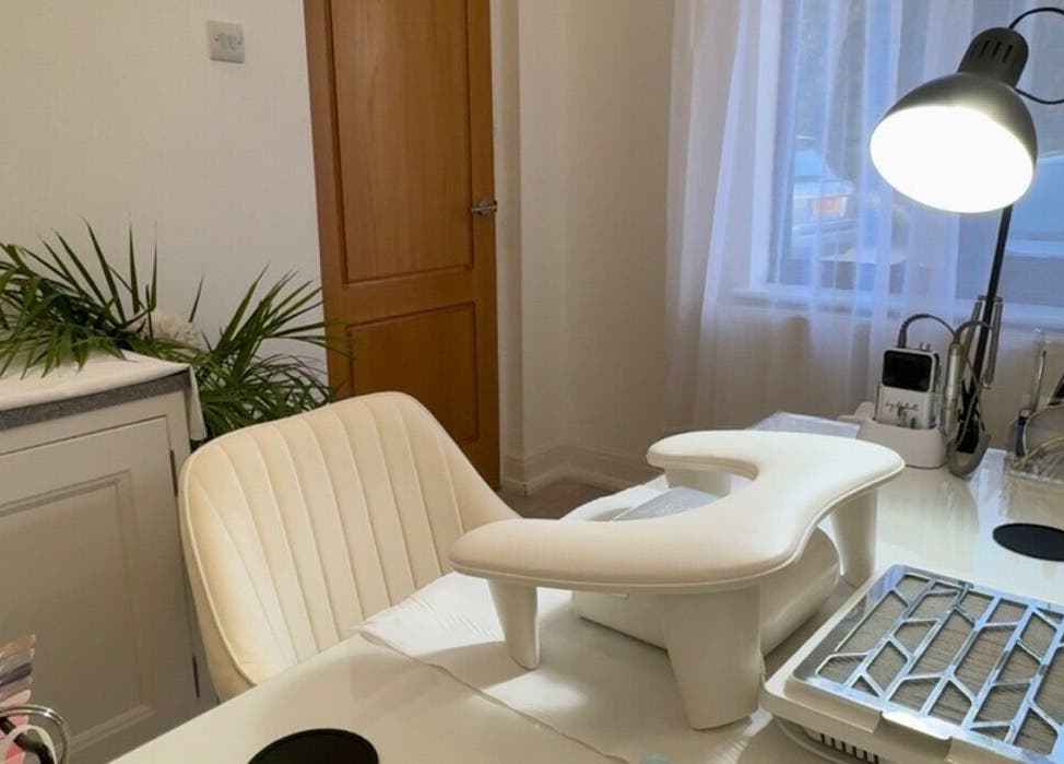 Luxe Nails Lounge manicure station in Southend-on-Sea, England, GB. Elegant setup with modern tools.