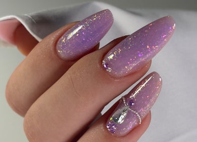 Elegancki manicure z połyskiem w Nails.Aleksandra.Domachowska, Wiedeń, Wiedeń, AT.