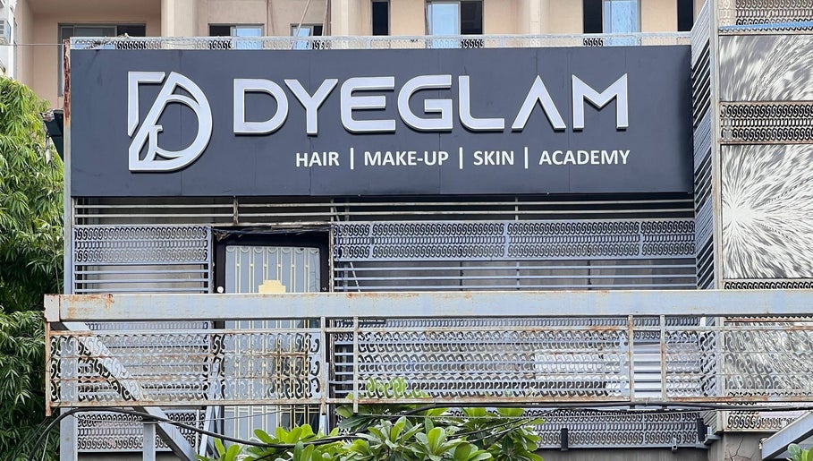 Immagine 1, DyeGlam Salon & Academy