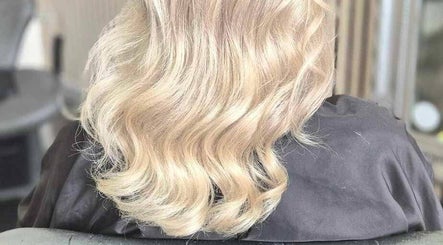 Couture hairdressing image 3