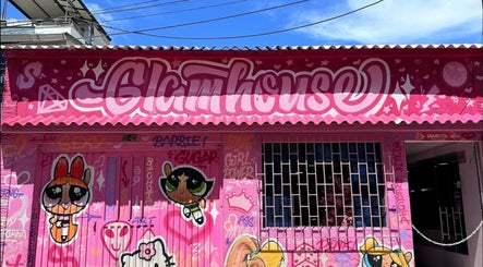 Glam House image 2