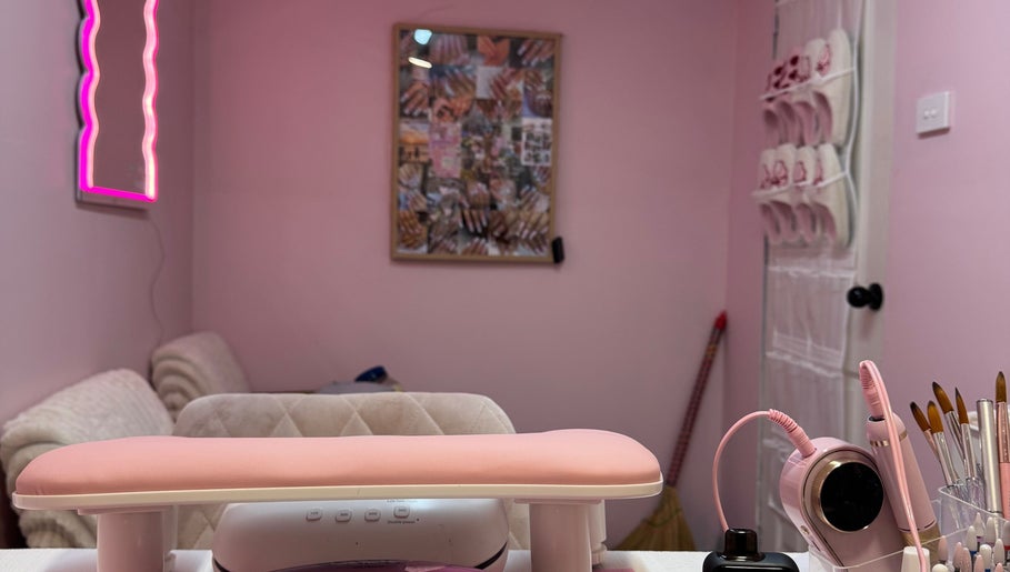 Lux Nails, bilde 1