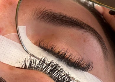 Close-up of eyelash extension at The GirlsClub Lashes, Ringwood, England, GB.