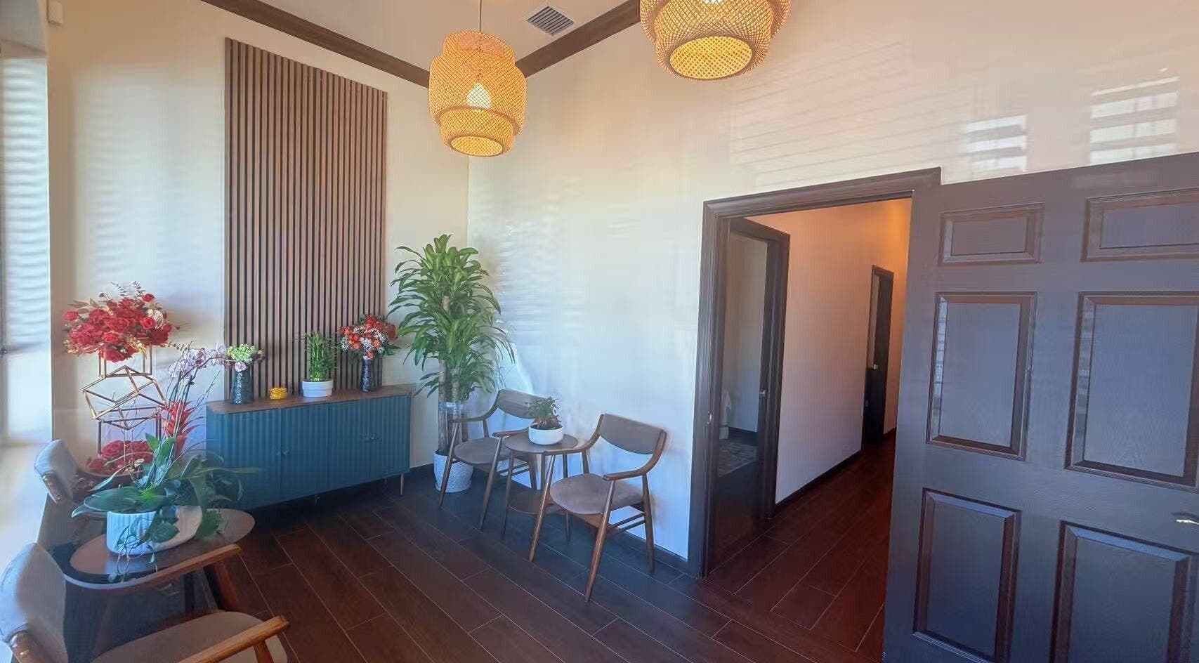 Peaceful seating area at Mizu Spa Massage - Delray Beach, Florida, US with elegant decor and warm lighting.