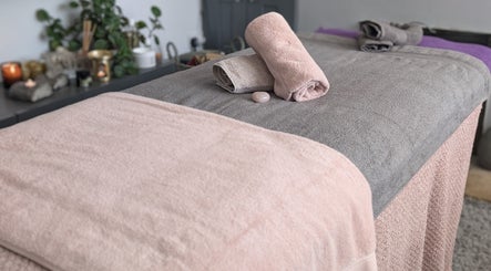 Rekas holistic massage image 2