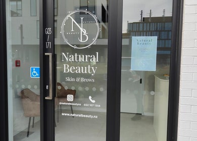 Fachada da Natural Beauty em Christchurch, Canterbury Region, NZ com design moderno e acessível.