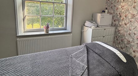 Relaxing spa room at Beauty By Ashleigh, Selby, England, GB with cozy decor and natural light.