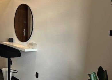 Стильний стіл із дзеркалом у салоні AnaEstet, Варшава, Войв. Мазовецьке, PL