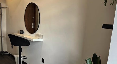 Стильний стіл із дзеркалом у салоні AnaEstet, Варшава, Войв. Мазовецьке, PL