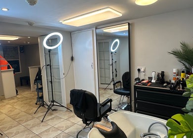NO BRAND beauty salon in Dublin, County Dublin, IE with stylish decor and modern salon equipment.