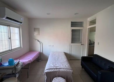 松怡夏｜筋絡推拿·按摩工作室｜台中豐原店的舒適按摩室，位於台中市, 台中市, TW。