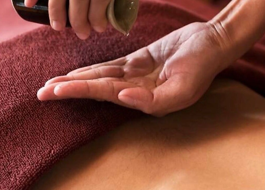 Massage avec huile à Passion Bien-Être, Granges-paccot, Fribourg, CH, offrant relaxation et bien-être.