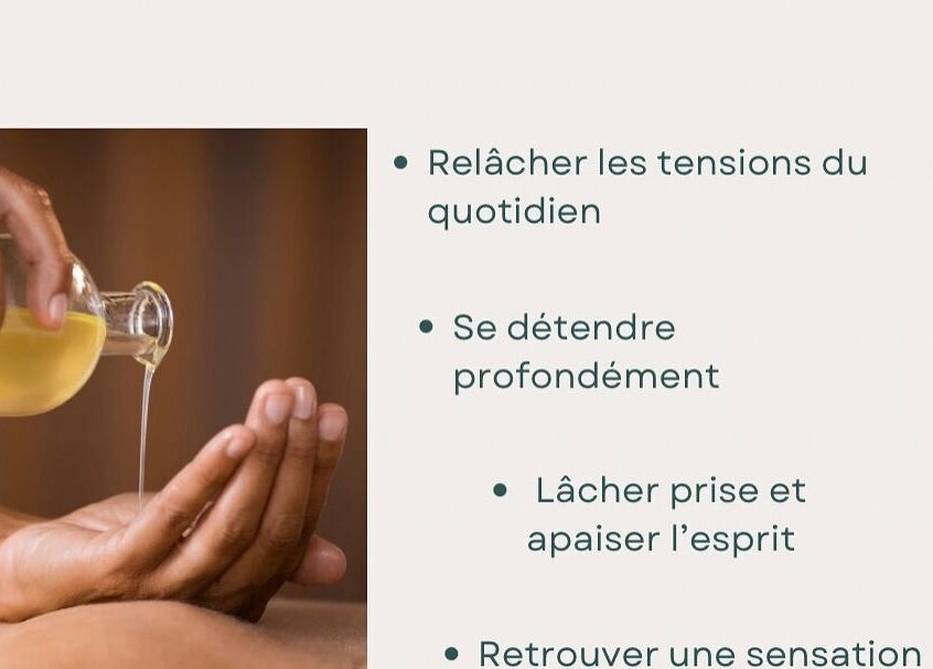 Huile de massage en cours d'application à Passion Bien-Être, Granges-paccot, Fribourg, CH pour détente profonde.