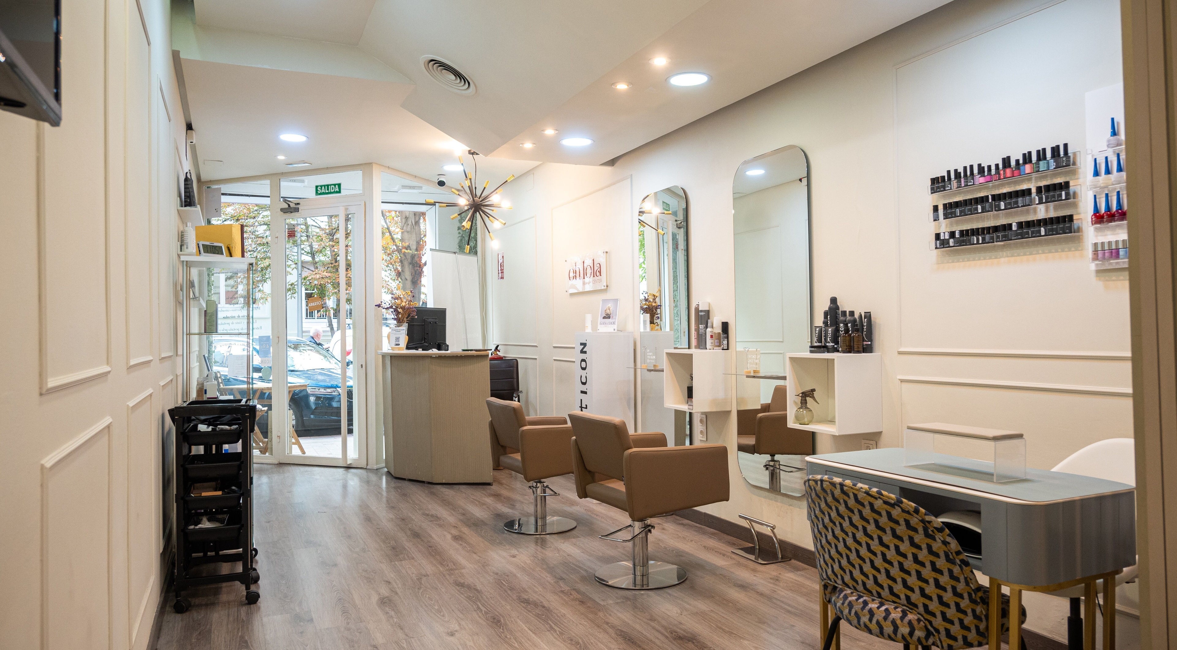 Interior moderno y elegante de Oh Lola beauty en Madrid, Comunidad De Madrid, ES.