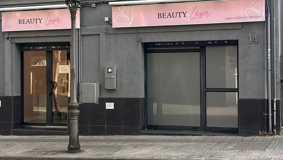 Fachada de Beauty Láser en Montornès Del Vallès, Catalunya, ES. Entrada moderna y acogedora.