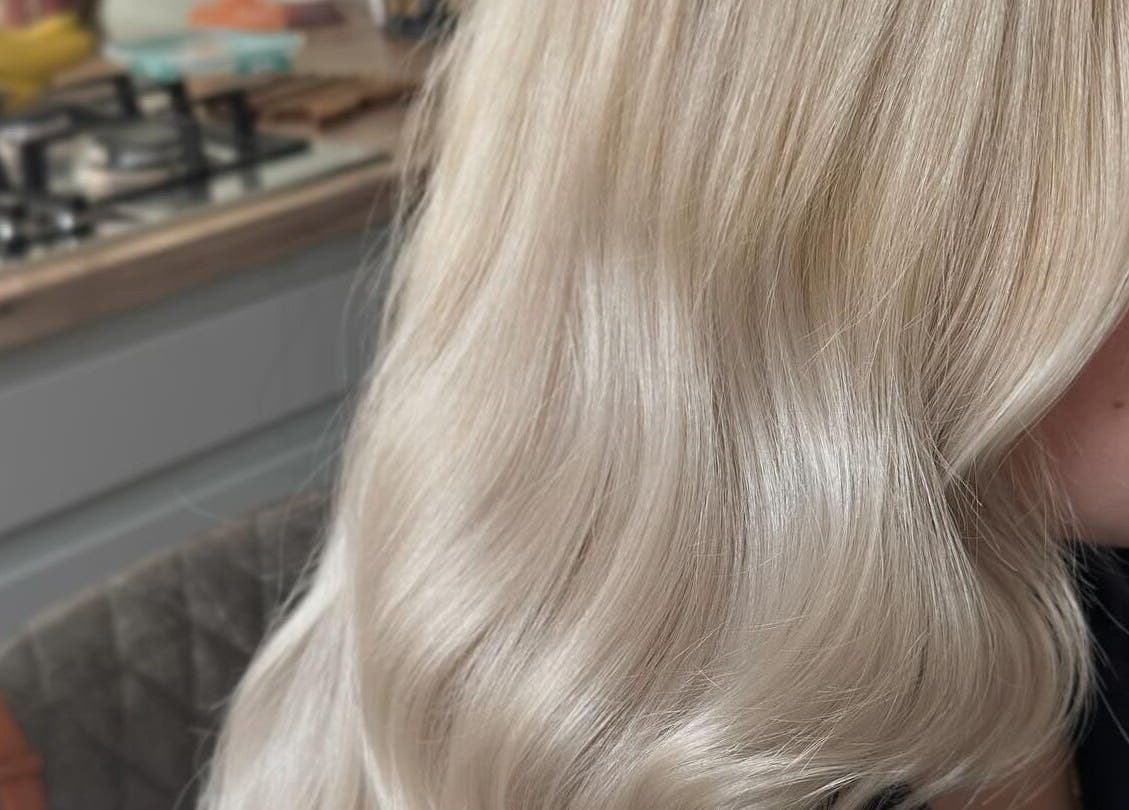 Lustrous blonde waves styled by Mob Hair Mobile Appointments in Giltbrook, England, GB.