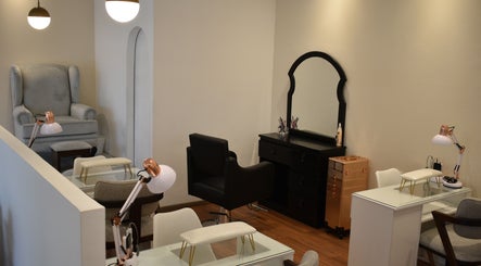 Sala de belleza en Art Beauty, Ciudad De Guatemala, Guatemala, GT con decoración elegante y acogedora.